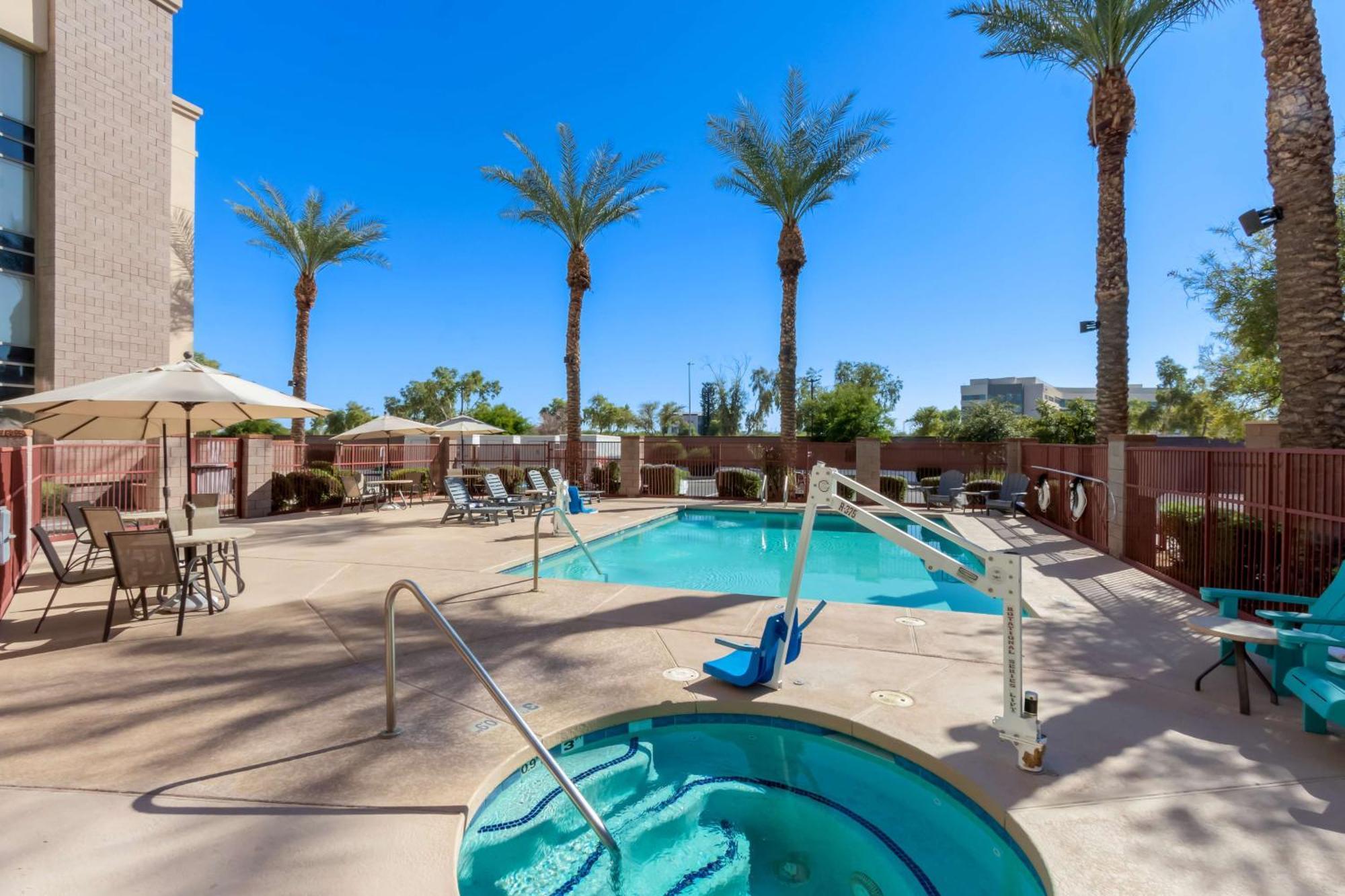 Hampton Inn & Suites Phoenix/Gilbert Exterior photo